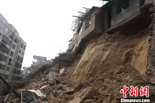 17��18�r(sh��)50���S���m���г��P(gu��n)�^(q��)����ƺ�ֵ���Ҝ�3̖(h��o)�l(f��)��߅�±��������������s50�����ס��T־܊ �z